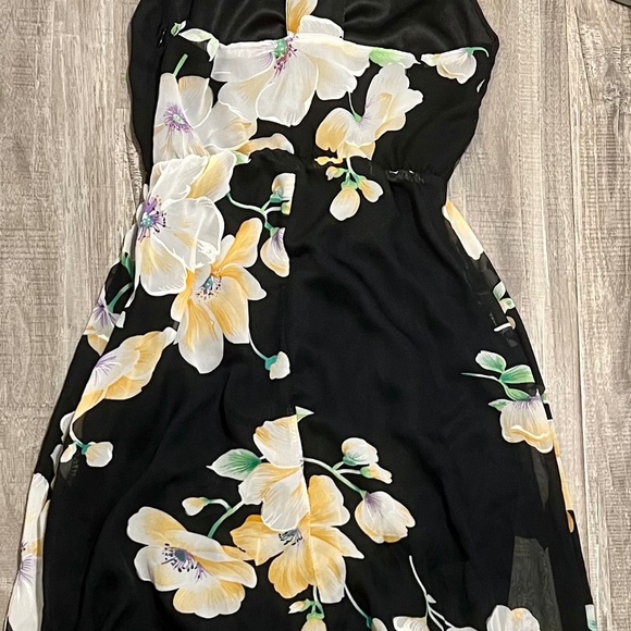 Maxi Flowy Dress with Flower design  Size: S - Picture 5 of 6